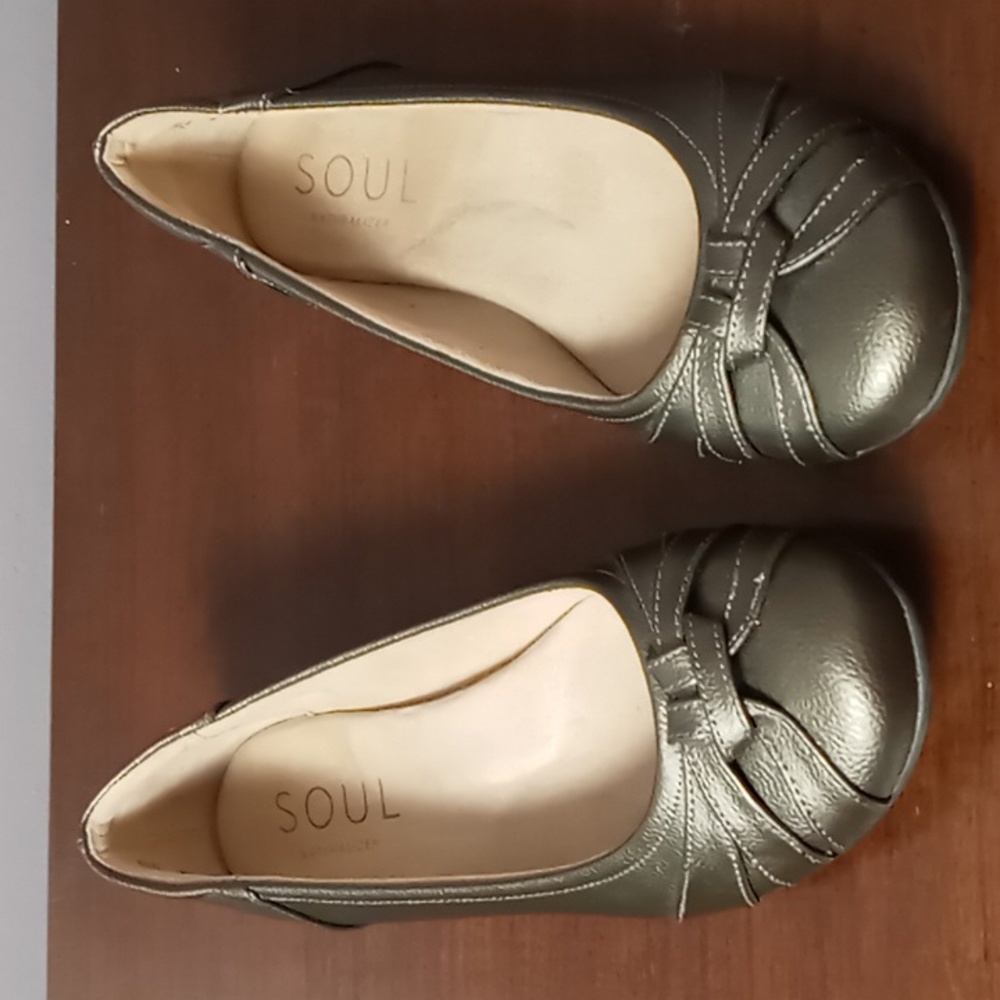 Naturlizer Soul Platinum Flats Size 7M